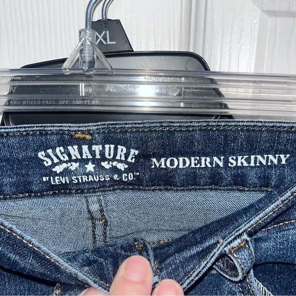 Signature by Levi Strauss Women's Blue Jeans - Picture 2 of 5